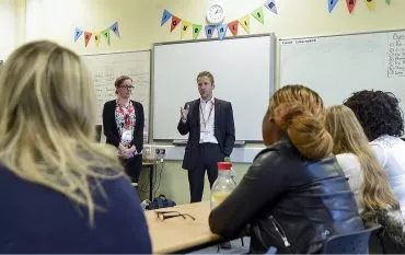 Photograph by Peter Powell.    29-09-2015.

The Sun's Richard Moriarty and Jenna Sloan talk with students at Salford College.